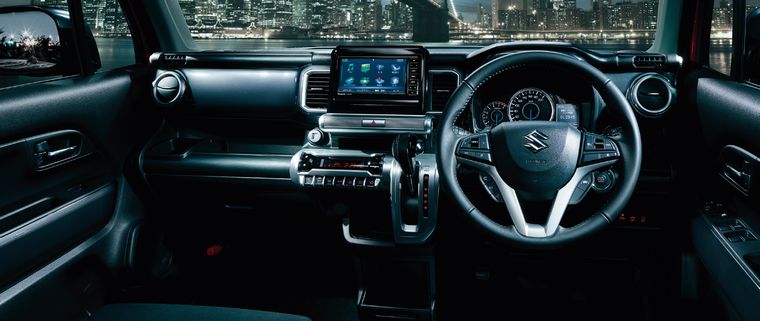 クロスビーのインパネ交換で黒化・ウッド化!ラッピングという方法も