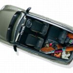 クロスビーの運転席と助手席の間に幅があるのはウォークスルーが理由?